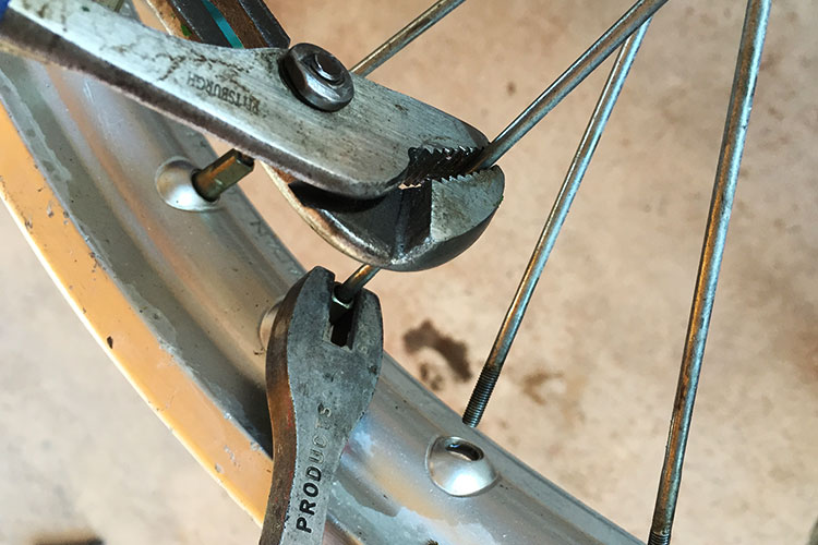 tightening spokes on dirt bike