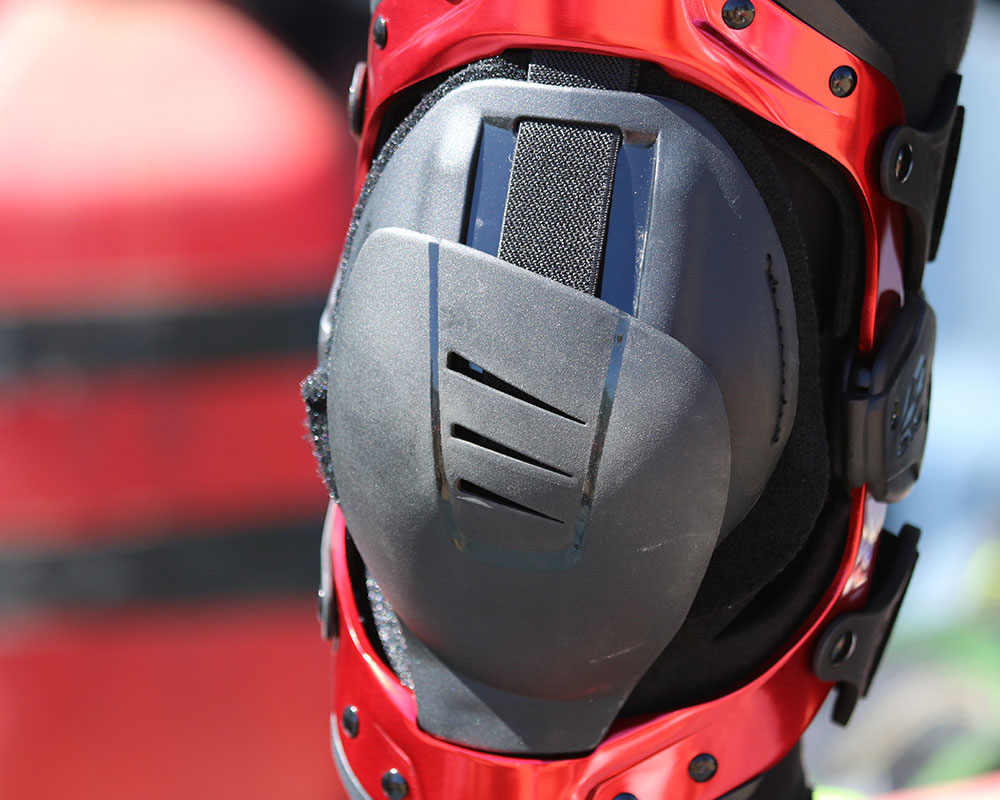 EVS Axis Sport Knee Brace - Dirt Bike Test