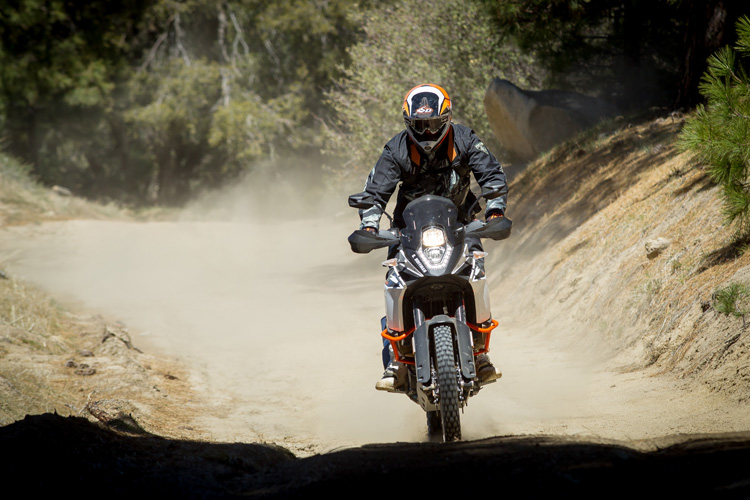 FirstRide-KTM1090R-act-9