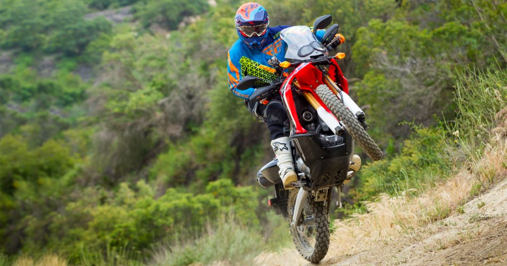 2017CRF250L-firstride-wall2